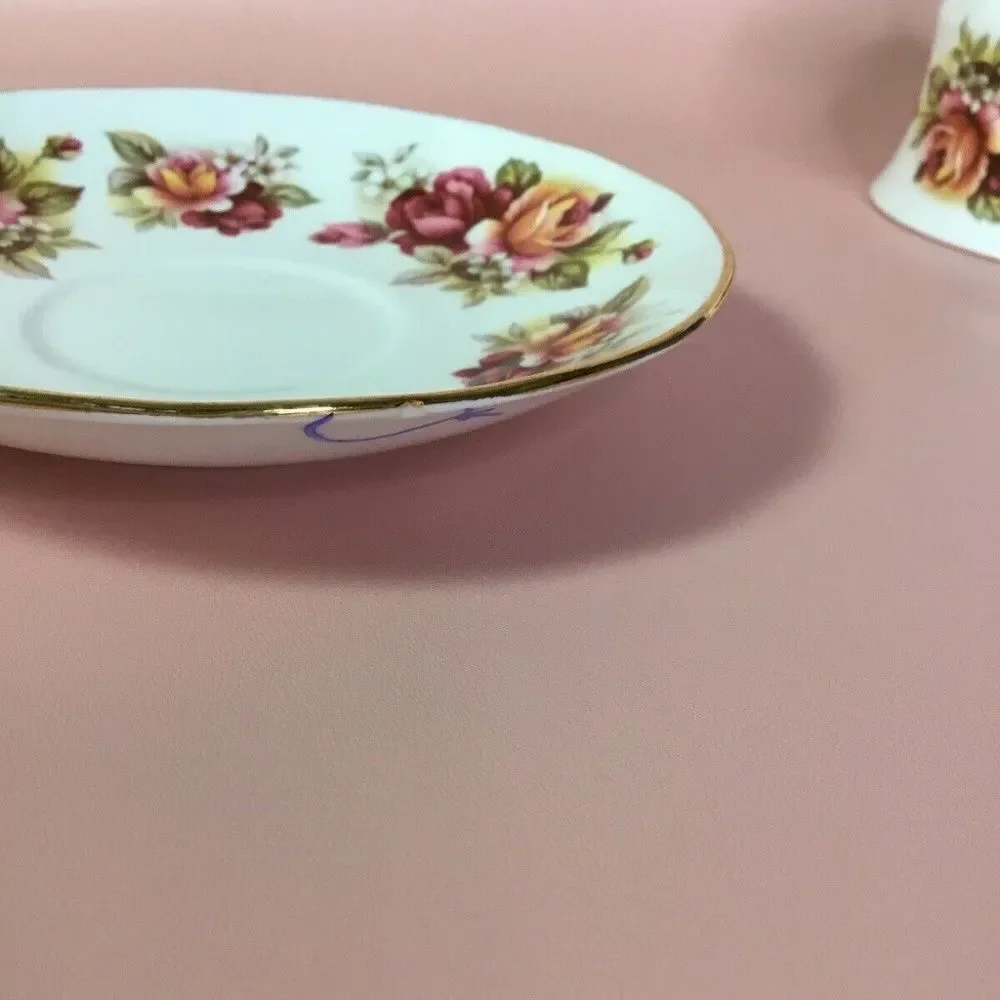 Vintage Queen Anne Fine Bone China‎ Rose Pink/Green Tea Cup Saucer Set England
